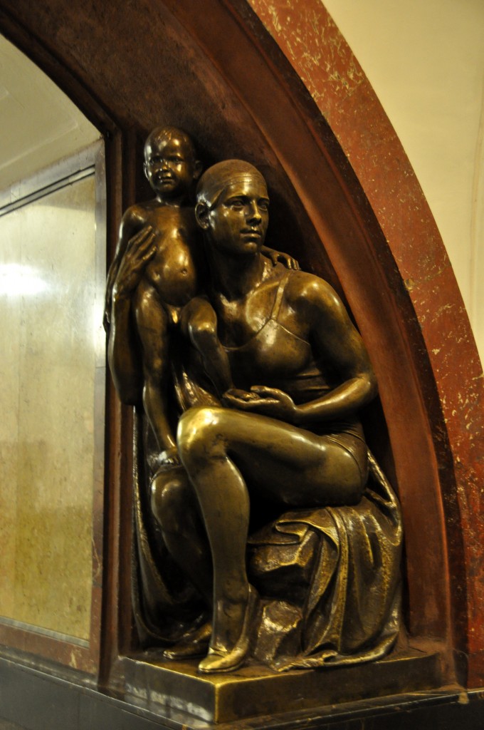 A certain part of this statue also had an obvious patina. Awkward!