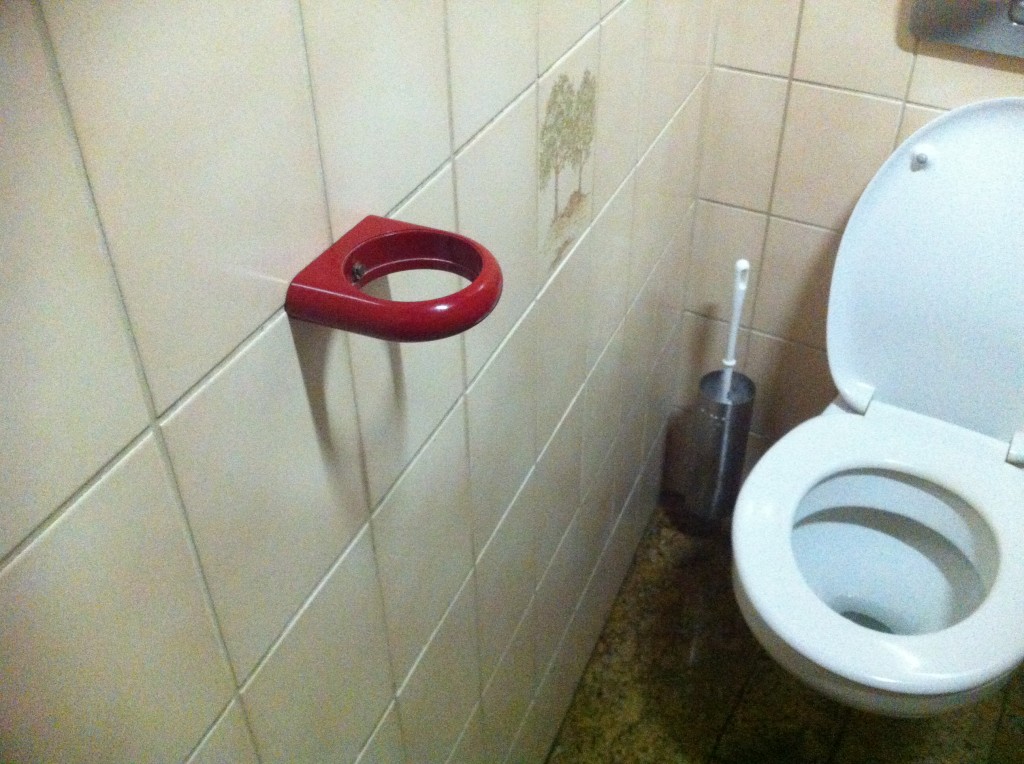 bathroom cup holder